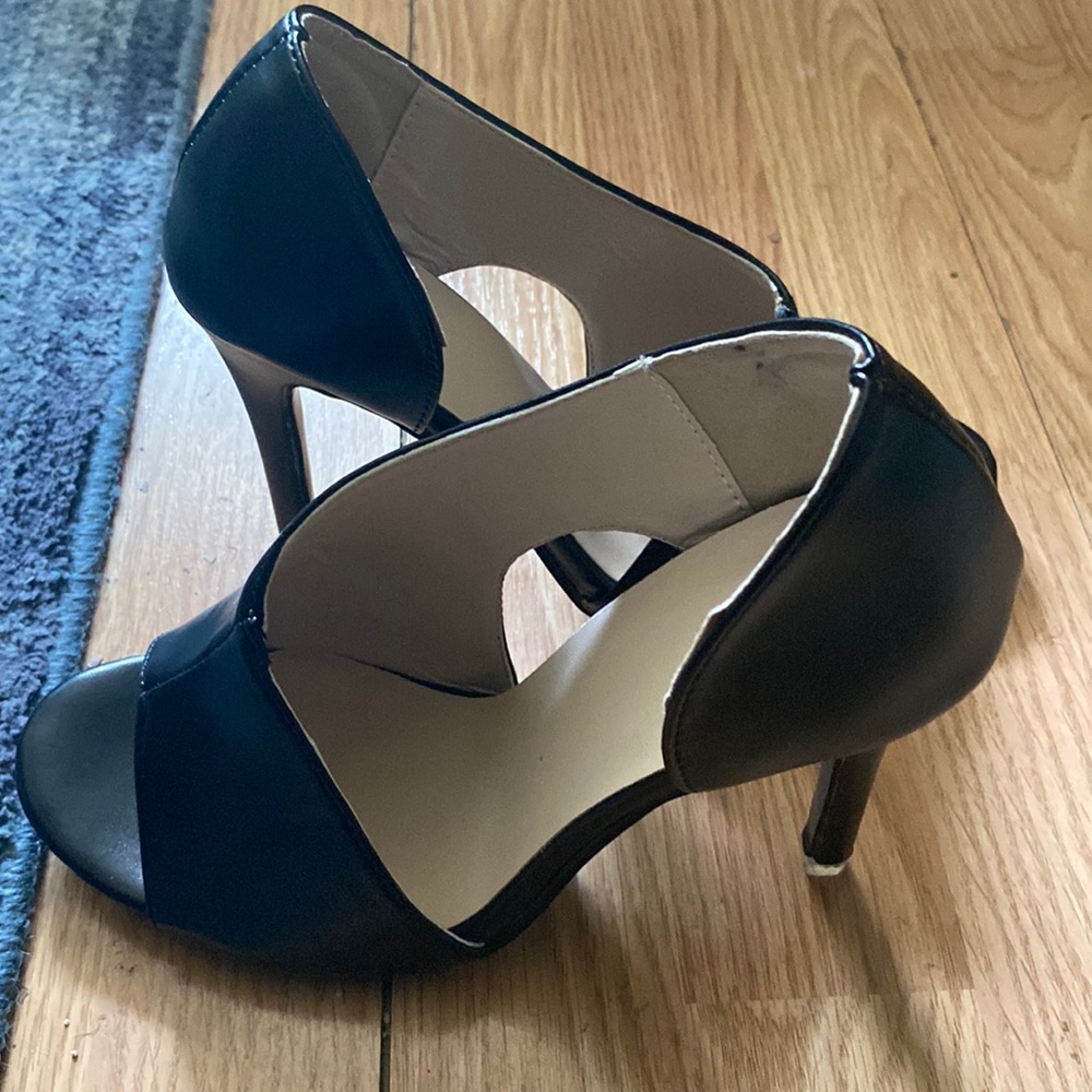 Black heels no brand size china. 38